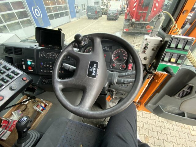 MAN TGA 26.430 6x2-2 LL - 道路清扫机:图2 MAN TGA 26.430 6x2-2 LL - 道路清扫机:图2