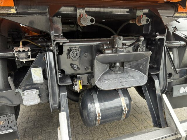 MAN TGS 28.400 6x4-4 Kipper Kran Palfinger PK9002 - 翻斗车, 起重车:图3 MAN TGS 28.400 6x4-4 Kipper Kran Palfinger PK9002 - 翻斗车, 起重车:图3