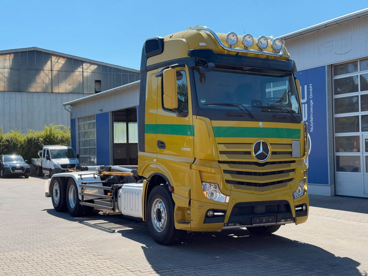 Mercedes-Benz ACTROS 2558 6x2 Abrollkipper *Lenkachse Retarder - 吊钩升降车:图1 Mercedes-Benz ACTROS 2558 6x2 Abrollkipper *Lenkachse Retarder - 吊钩升降车:图1