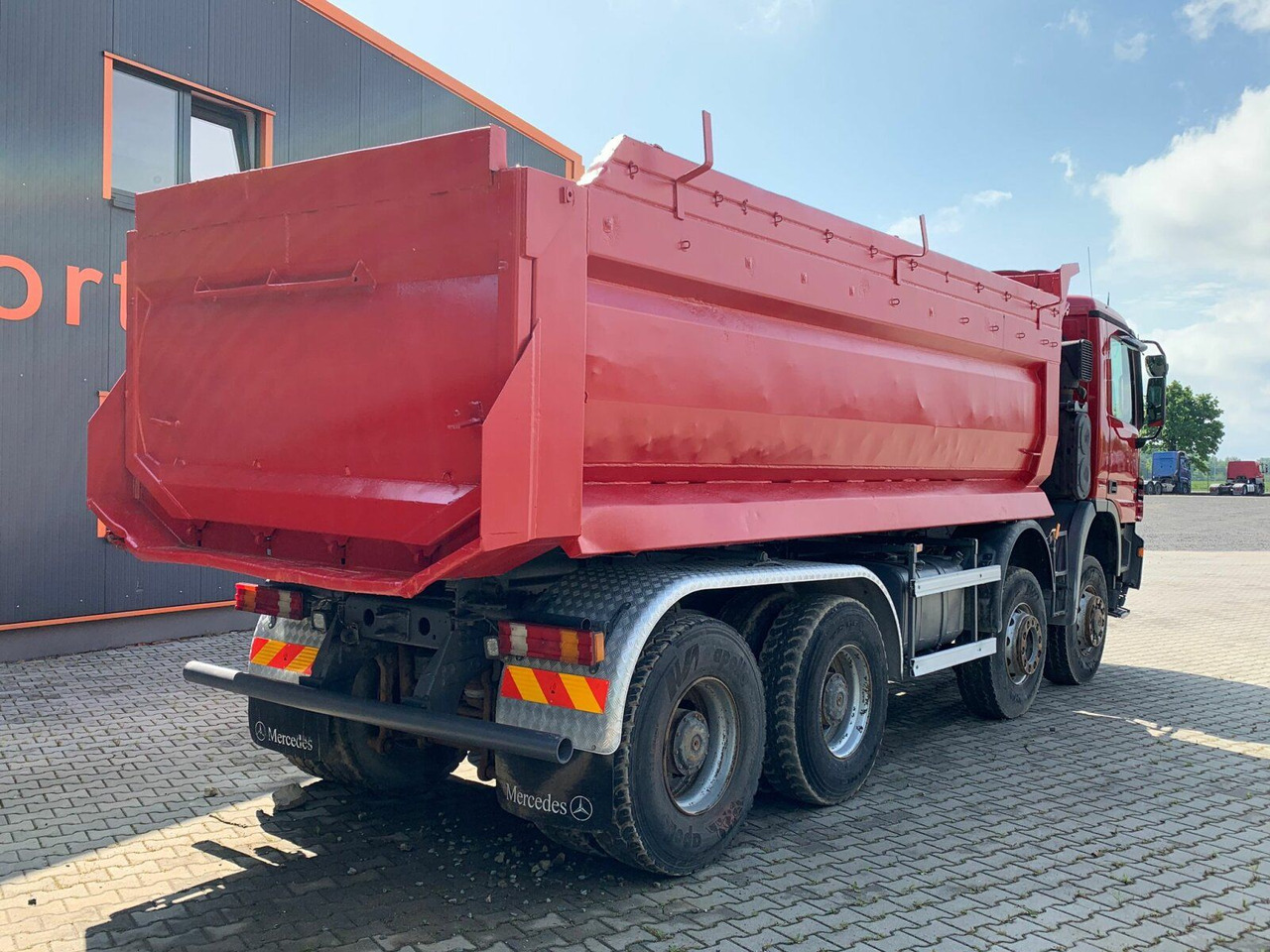 Mercedes-Benz ACTROS 4141 EURO4 8x8 Muldenkipper - 翻斗车:图5 Mercedes-Benz ACTROS 4141 EURO4 8x8 Muldenkipper - 翻斗车:图5