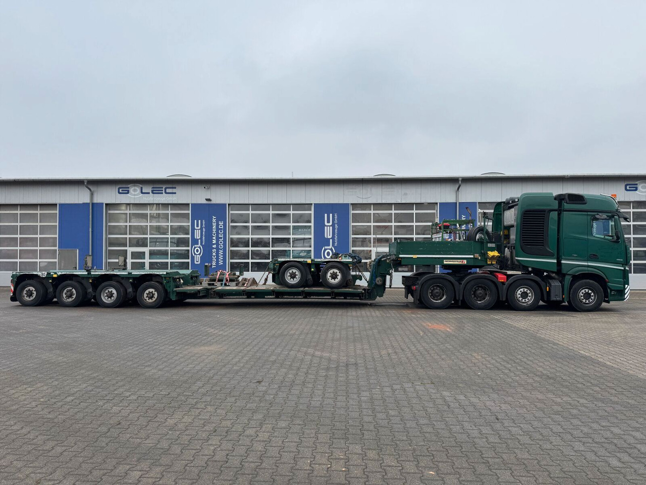 Mercedes-Benz ACTROS 4163 8x4 Schwerlast +Tieflader 4+2 *83 T - 牵引车:图4 Mercedes-Benz ACTROS 4163 8x4 Schwerlast +Tieflader 4+2 *83 T - 牵引车:图4