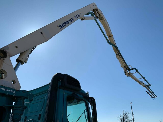 Mercedes-Benz AROCS 2636 6x4 Euro 6 Betonpumpe SERMAC 4Z36 - 混凝土泵车:图2 Mercedes-Benz AROCS 2636 6x4 Euro 6 Betonpumpe SERMAC 4Z36 - 混凝土泵车:图2