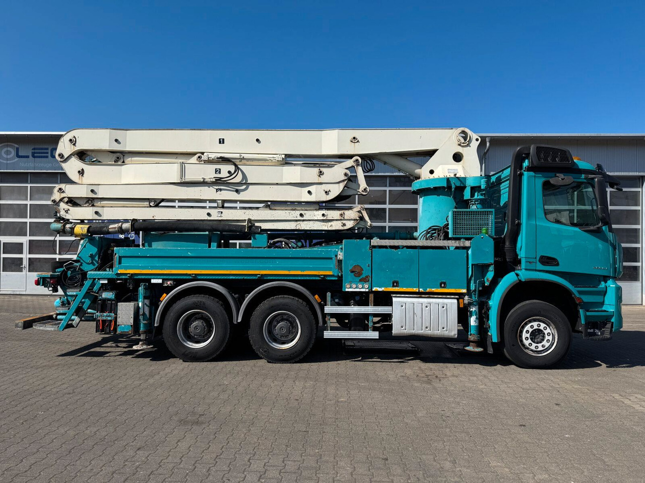 Mercedes-Benz AROCS 2844 6x4 Euro 6 Betonpumpe SERMAC 5Z33 - 混凝土泵车:图3 Mercedes-Benz AROCS 2844 6x4 Euro 6 Betonpumpe SERMAC 5Z33 - 混凝土泵车:图3