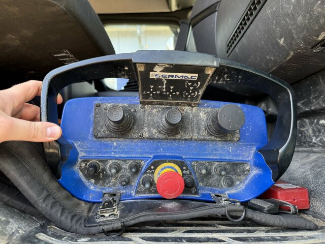 Mercedes-Benz AROCS 5051 10x6 Euro 6 Betonpumpe SERMAC 6RZ56 - 混凝土泵车:图5 Mercedes-Benz AROCS 5051 10x6 Euro 6 Betonpumpe SERMAC 6RZ56 - 混凝土泵车:图5
