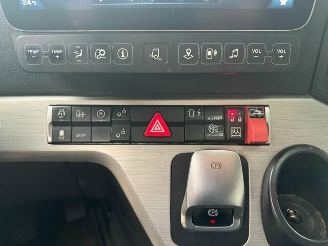 Mercedes-Benz Arocs 3253 8x4 Abrollkipper Kran Palfinger 37002 - 吊钩升降车, 起重车:图5 Mercedes-Benz Arocs 3253 8x4 Abrollkipper Kran Palfinger 37002 - 吊钩升降车, 起重车:图5