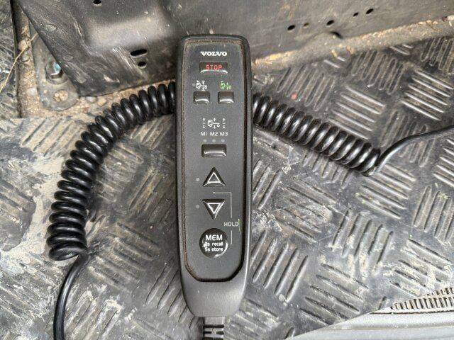 Volvo FH 510 8x4 Holztransporter Kran PENZ *Anhänger - 木材运输车, 起重车:图4 Volvo FH 510 8x4 Holztransporter Kran PENZ *Anhänger - 木材运输车, 起重车:图4