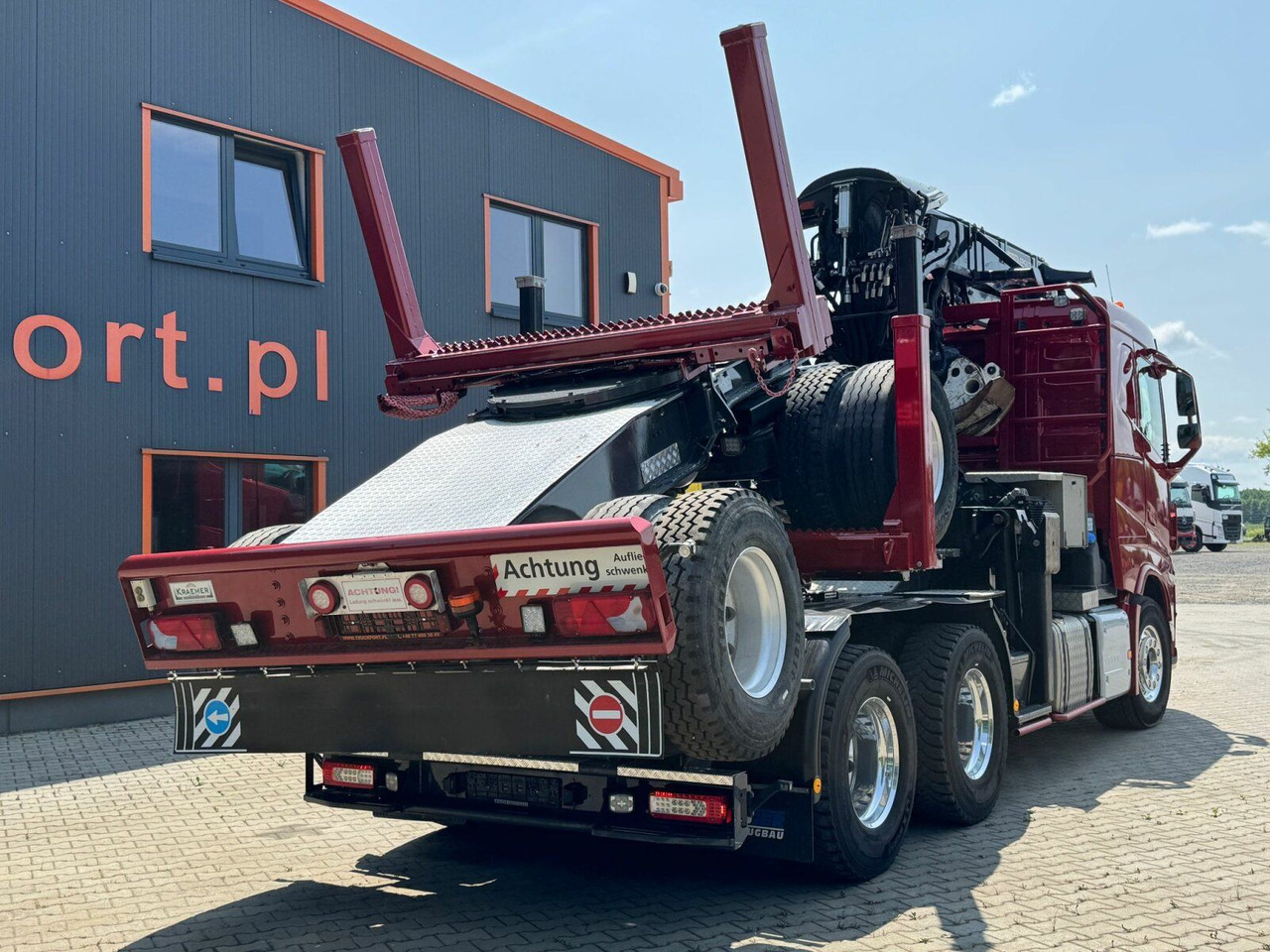 Volvo FH 550 6x4 Holztransporter Lang mit Kran Euro 6E - 木材运输车, 起重车:图5 Volvo FH 550 6x4 Holztransporter Lang mit Kran Euro 6E - 木材运输车, 起重车:图5