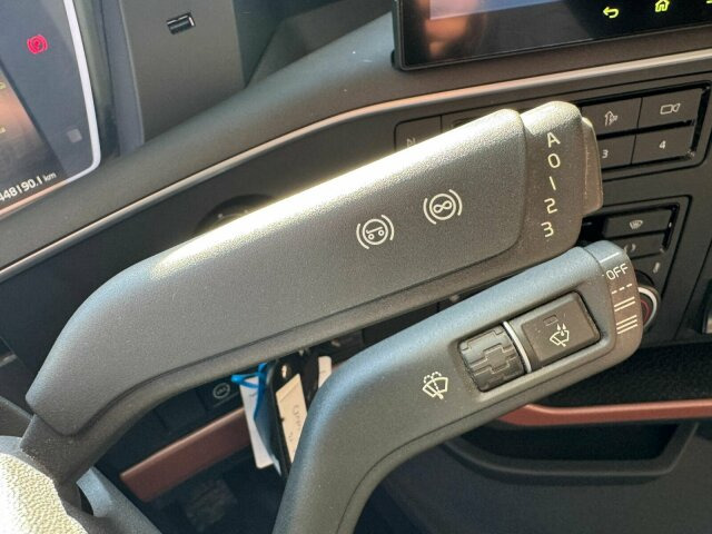 Volvo FH16 750 8X4 Holztransport Alukar TOP! - 木材运输车:图3 Volvo FH16 750 8X4 Holztransport Alukar TOP! - 木材运输车:图3