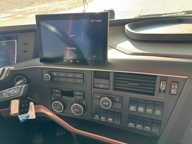 Volvo FH16 750 8X4 Holztransport Alukar TOP! - 木材运输车:图2 Volvo FH16 750 8X4 Holztransport Alukar TOP! - 木材运输车:图2