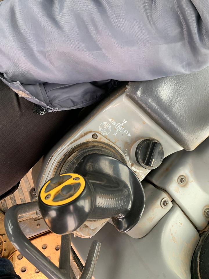 KOMATSU D61EX-15 - 推土机:图2 KOMATSU D61EX-15 - 推土机:图2