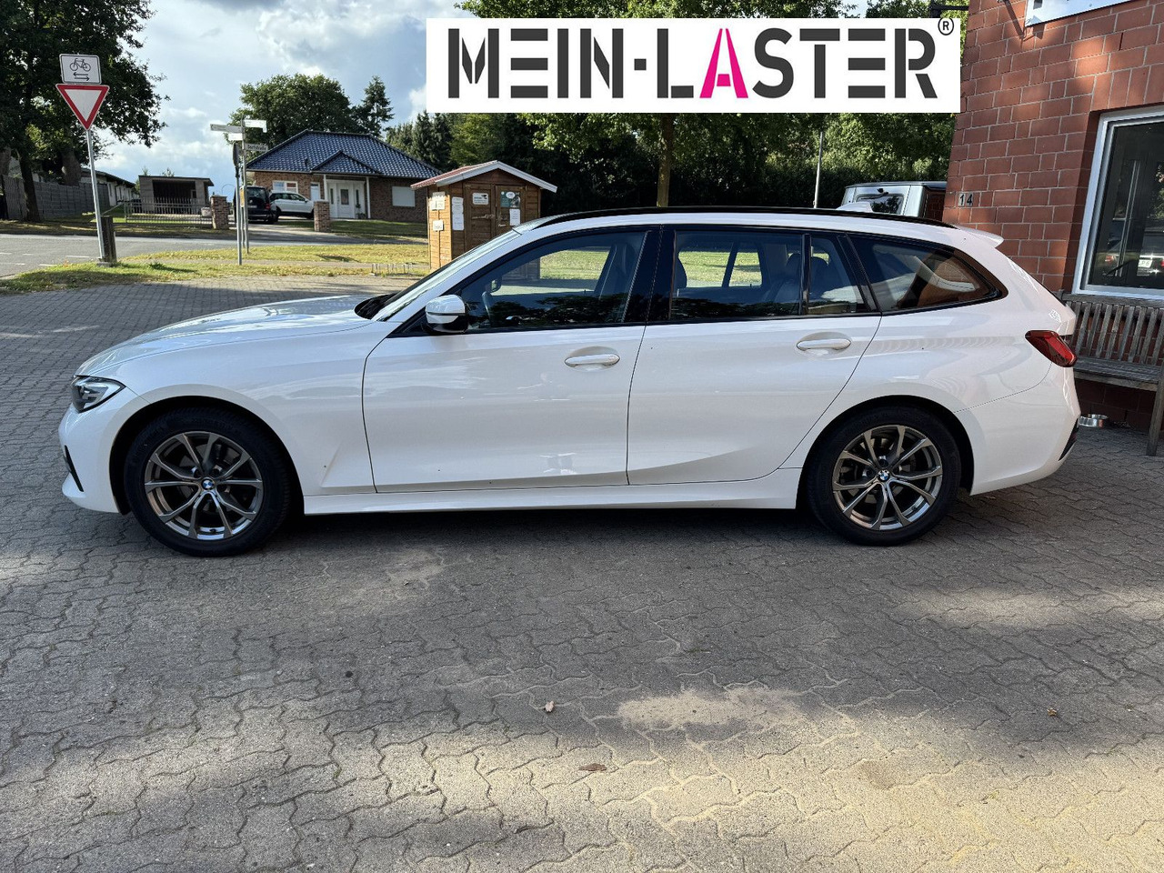 BMW 320 d xDrive touring Sport Line shadow AHK - 旅行车:图4 BMW 320 d xDrive touring Sport Line shadow AHK - 旅行车:图4