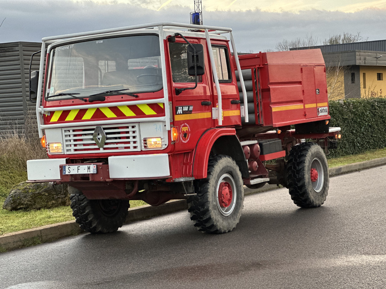 RENAULT M180 - 消防车:图1 RENAULT M180 - 消防车:图1