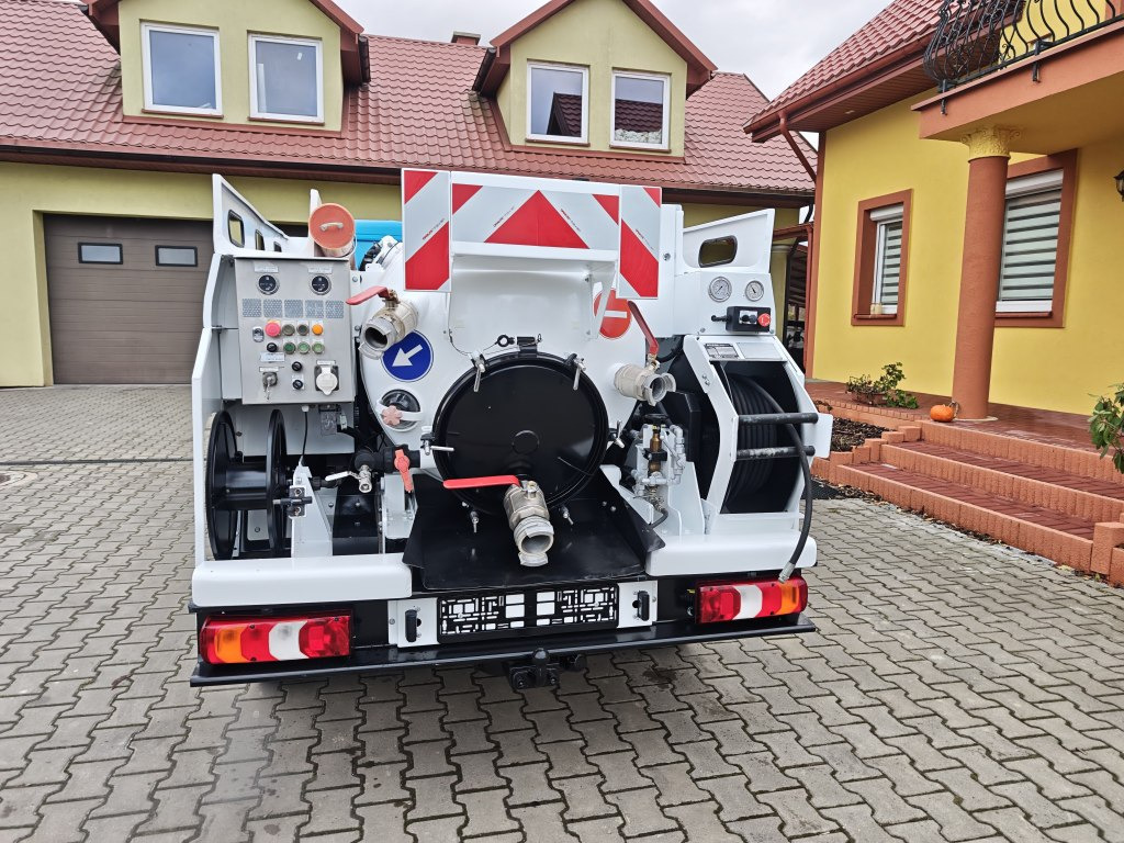 真空车 Land Rover Defender VAACUM truck canalisation cleaner：图6