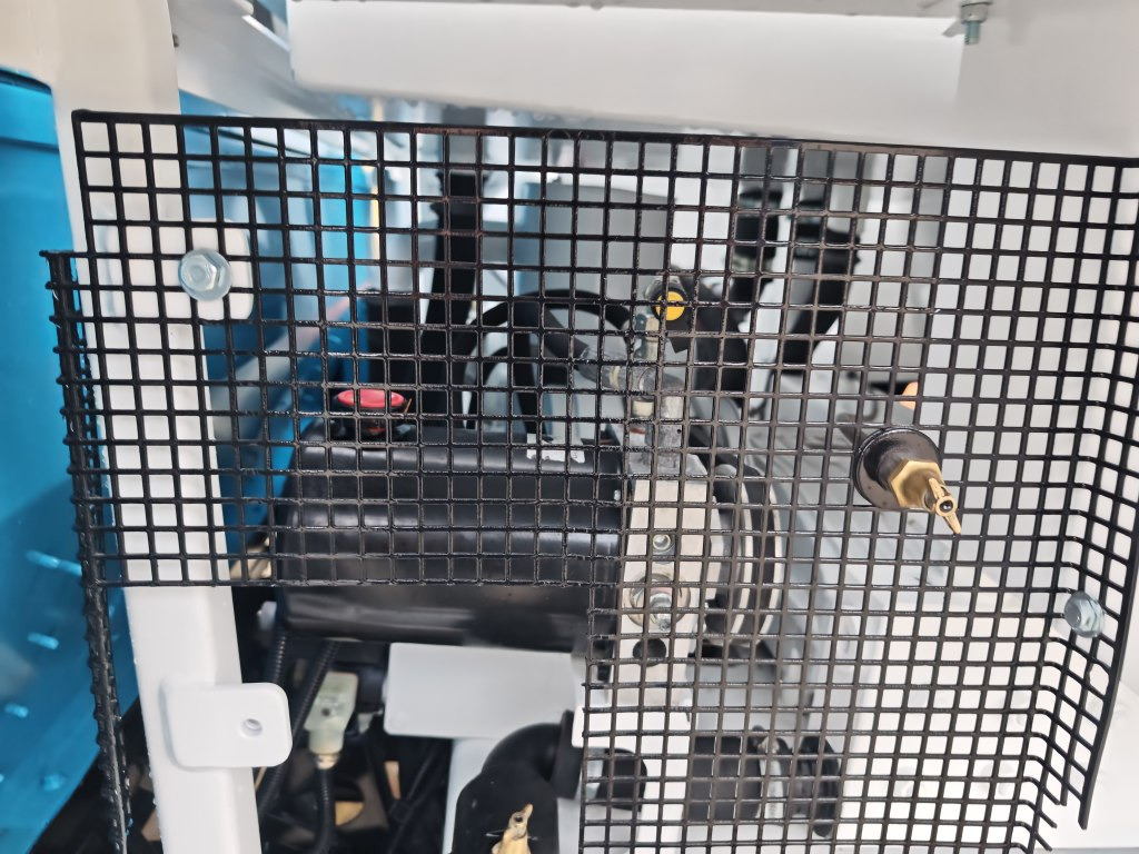 真空车 Land Rover Defender VAACUM truck canalisation cleaner：图27