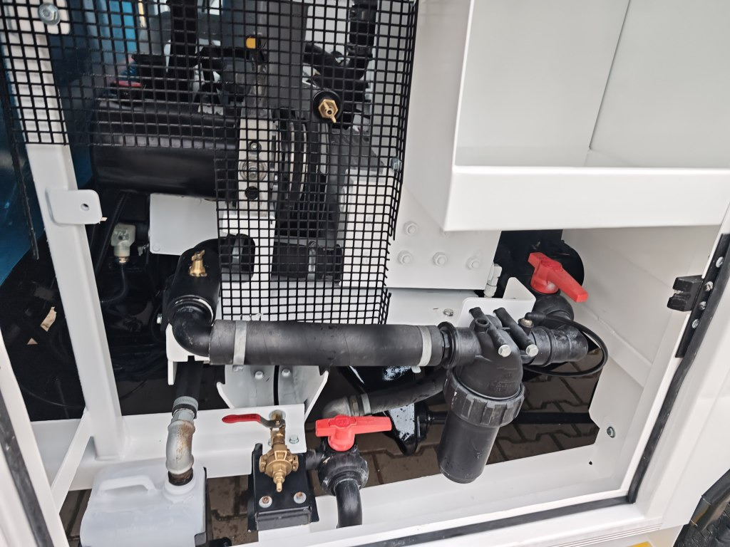 真空车 Land Rover Defender VAACUM truck canalisation cleaner：图25