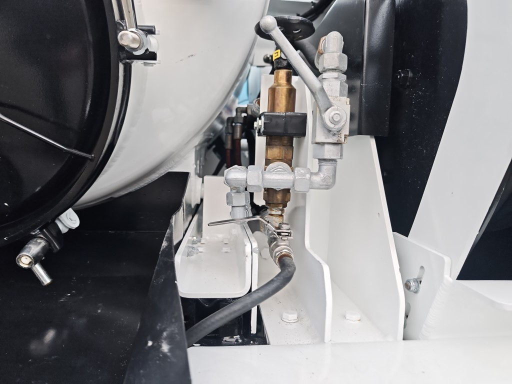 真空车 Land Rover Defender VAACUM truck canalisation cleaner：图47