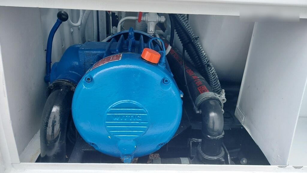 真空车 Toyota Land Cruiser COMBI HYDRO CLEANER 4x4：图22