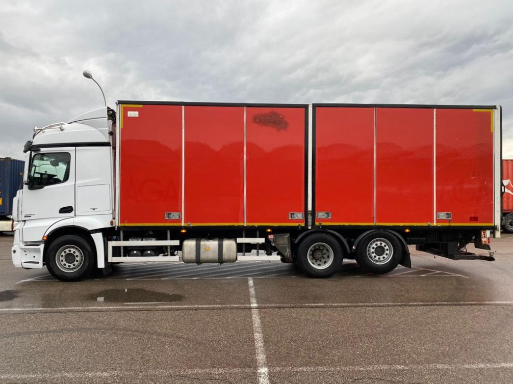 MERCEDES-BENZ ACTROS 2542 - 厢式卡车:图2 MERCEDES-BENZ ACTROS 2542 - 厢式卡车:图2