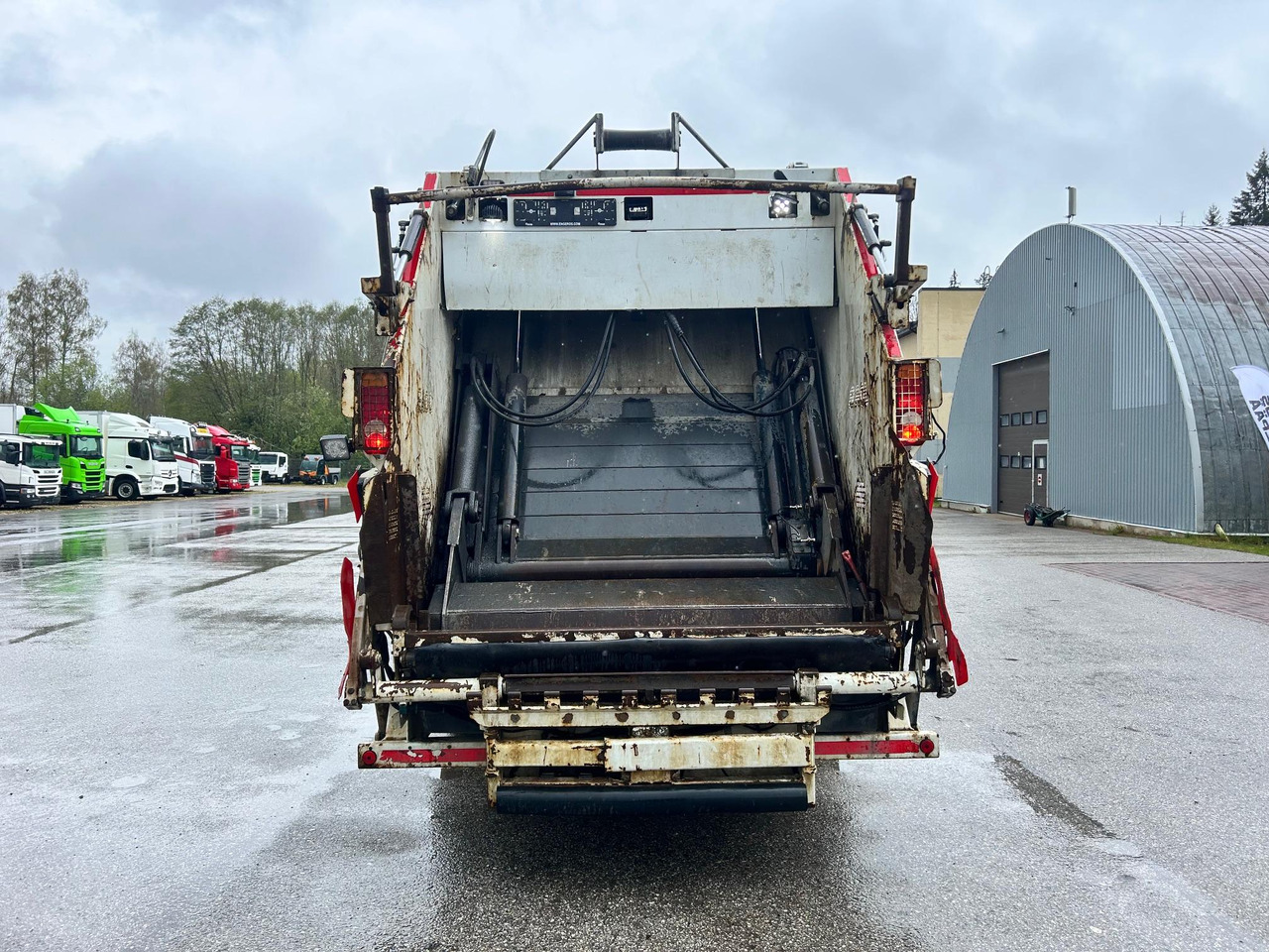 垃圾车 MERCEDES-BENZ ANTOS 2546：图6