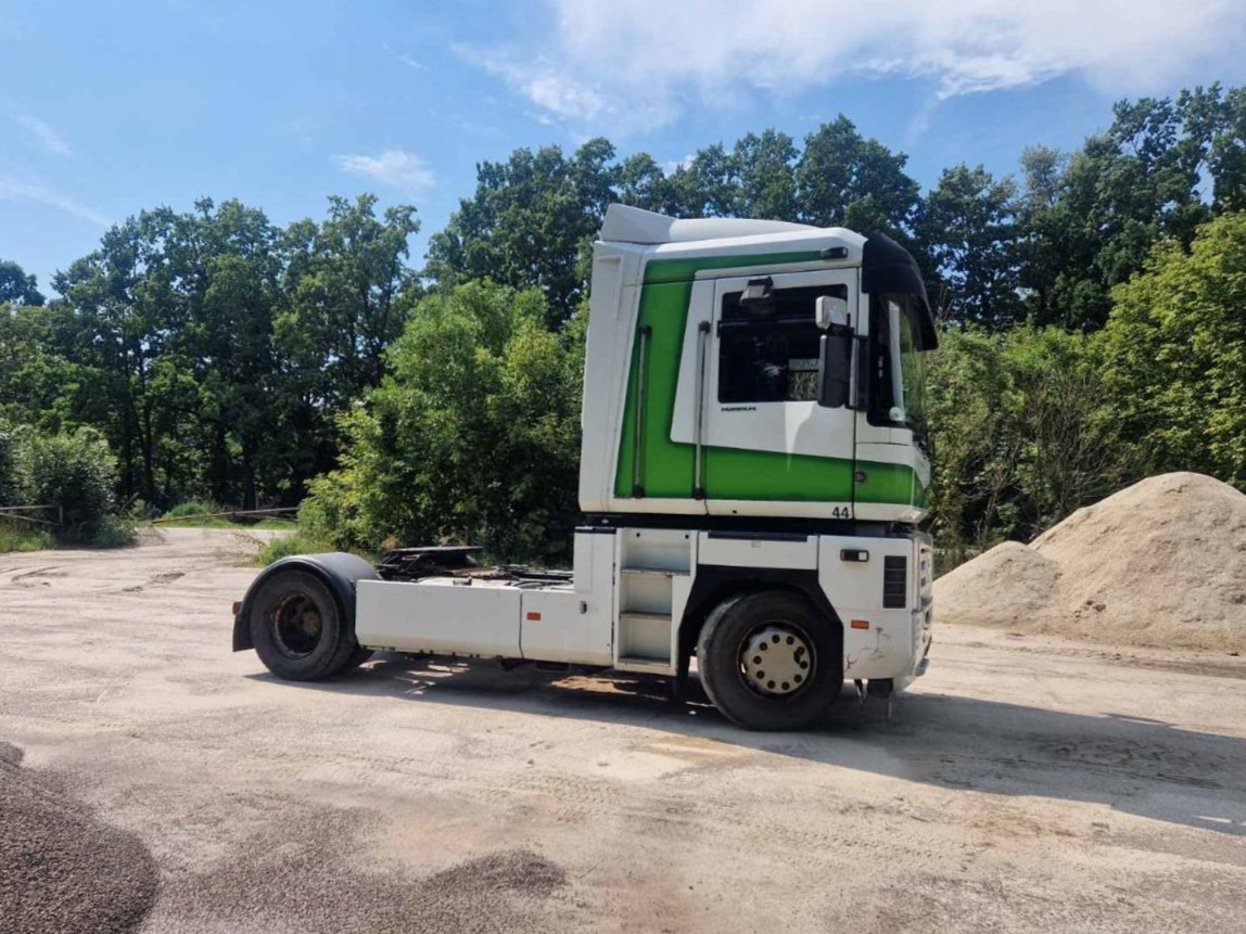 RENAULT Magnum 440 - 牵引车:图1 RENAULT Magnum 440 - 牵引车:图1