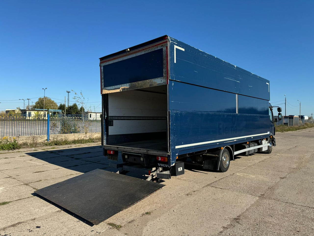 VOLVO FL 240 - 厢式卡车:图3 VOLVO FL 240 - 厢式卡车:图3