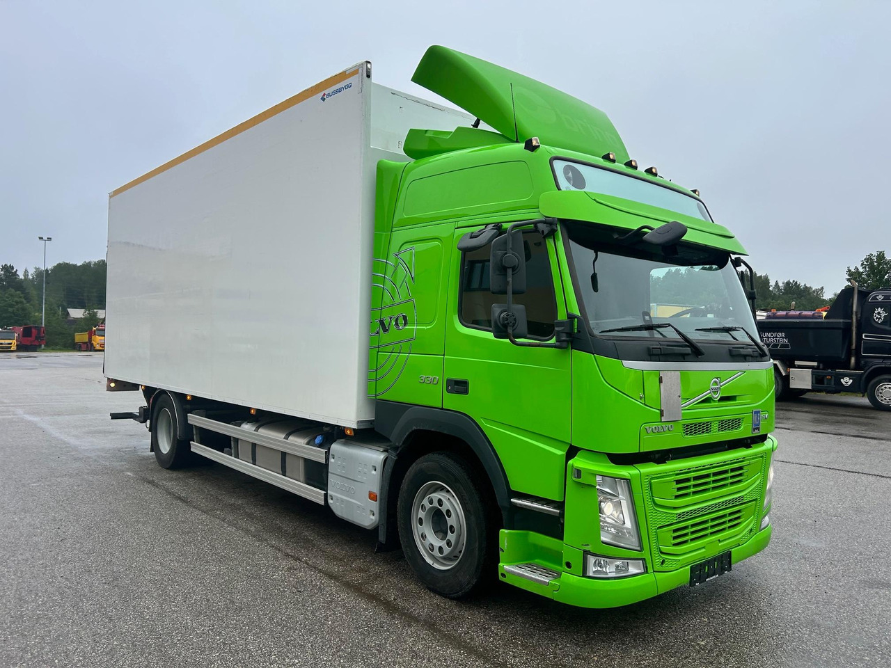 VOLVO FM330 - 厢式卡车:图1 VOLVO FM330 - 厢式卡车:图1