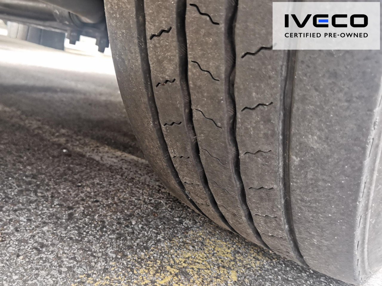 IVECO Pritsche-Schiebeplane-LBW - 侧帘卡车:图2 IVECO Pritsche-Schiebeplane-LBW - 侧帘卡车:图2