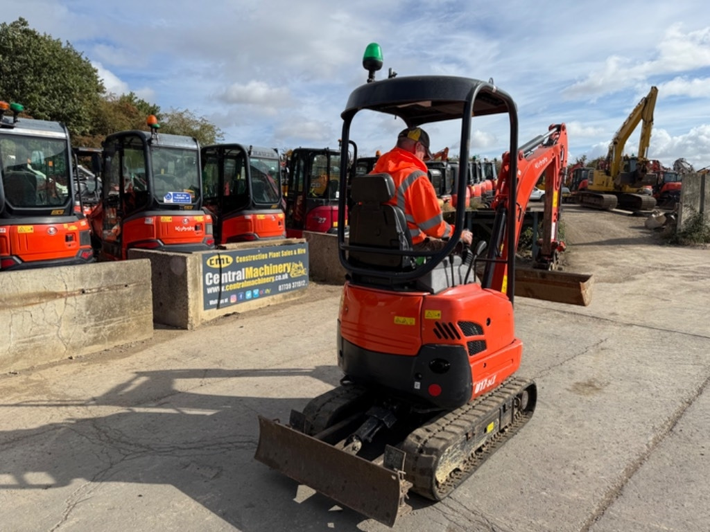 Kubota U 17-3 - 小型挖掘机:图5 Kubota U 17-3 - 小型挖掘机:图5