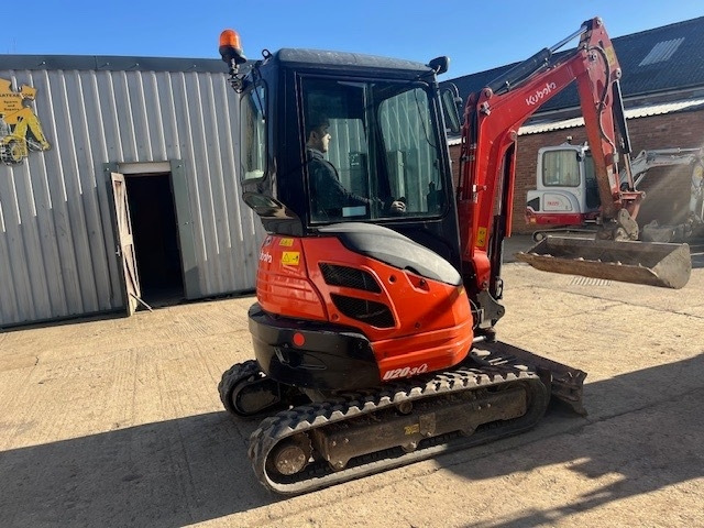 Kubota U 20-3 - 小型挖掘机:图2 Kubota U 20-3 - 小型挖掘机:图2