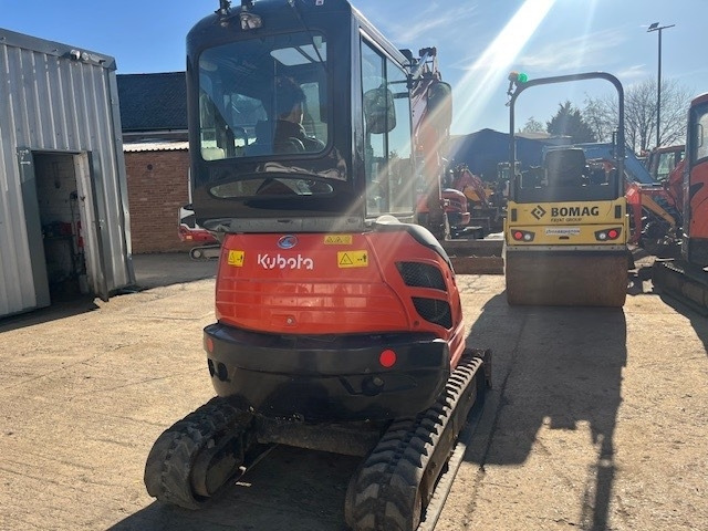 Kubota U 20-3 - 小型挖掘机:图3 Kubota U 20-3 - 小型挖掘机:图3