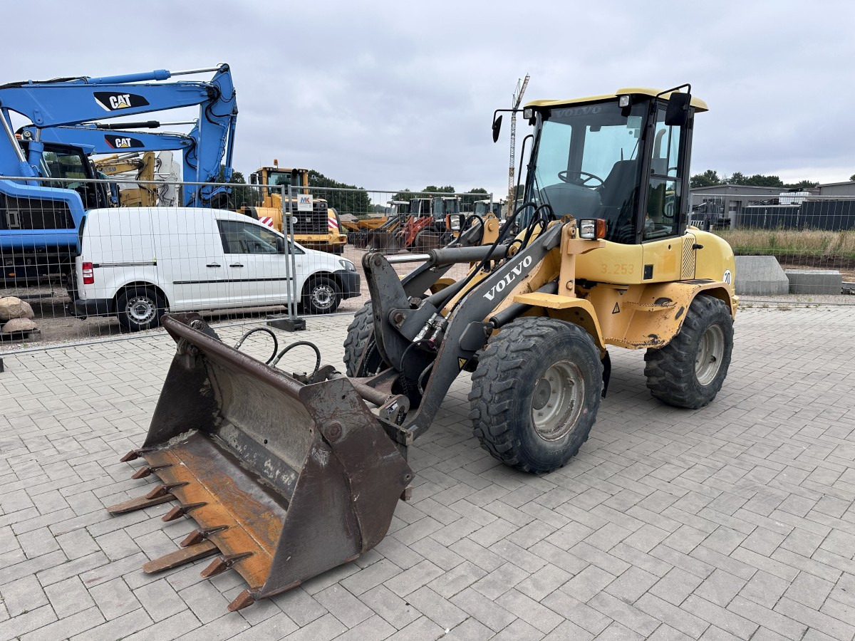 VOLVO L 30 B PRO 3er Kreis Klappschaufel+Palettengabel - 轮式装载机:图3 VOLVO L 30 B PRO 3er Kreis Klappschaufel+Palettengabel - 轮式装载机:图3