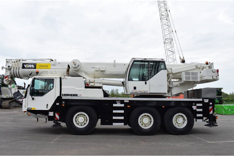 Liebherr LTM1055-3.2 - 全地形起重机:图1 Liebherr LTM1055-3.2 - 全地形起重机:图1