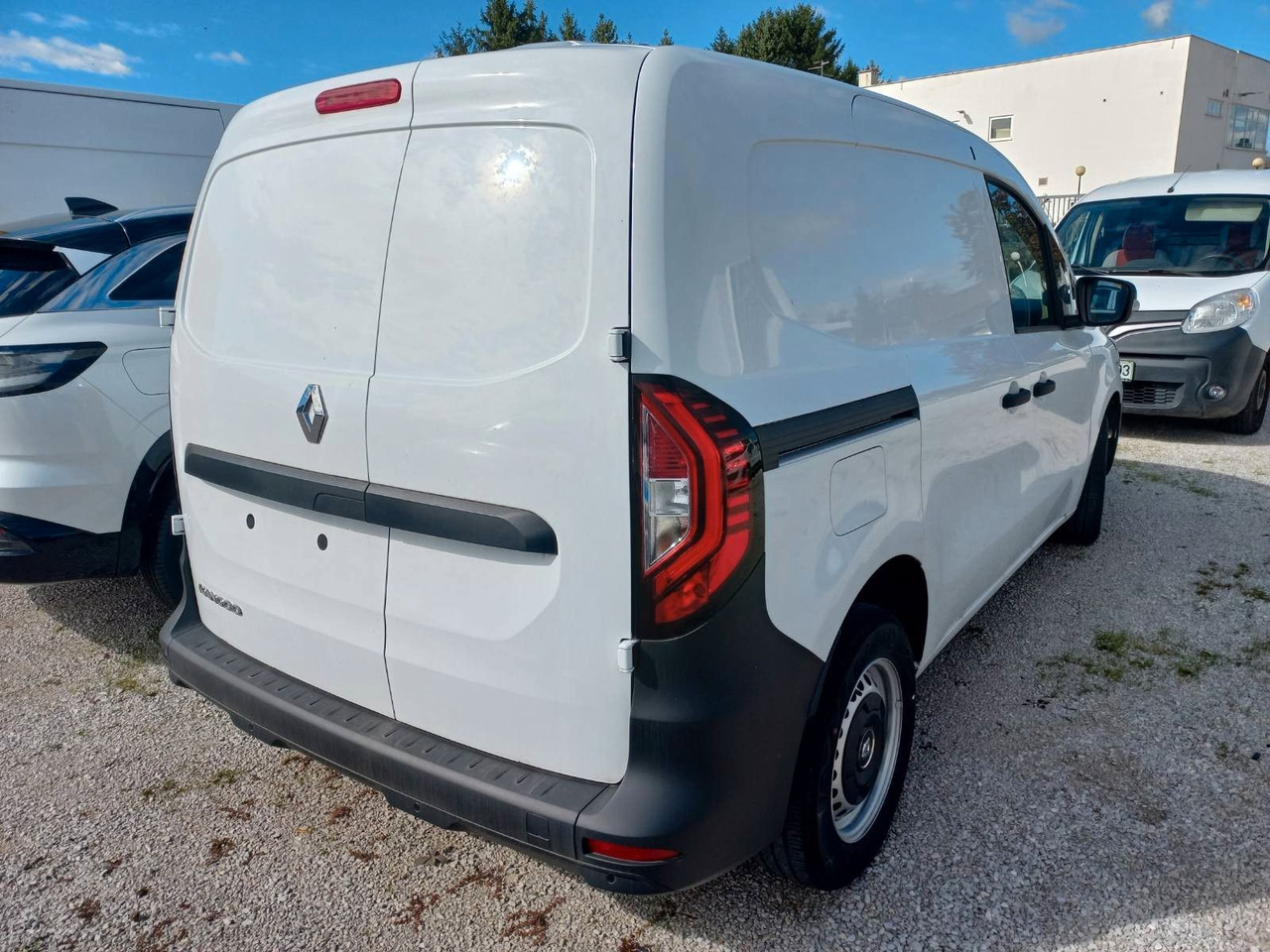 Renault Kangoo Van Comfort Open Sesame 115 - 紧凑型面包车:图2 Renault Kangoo Van Comfort Open Sesame 115 - 紧凑型面包车:图2