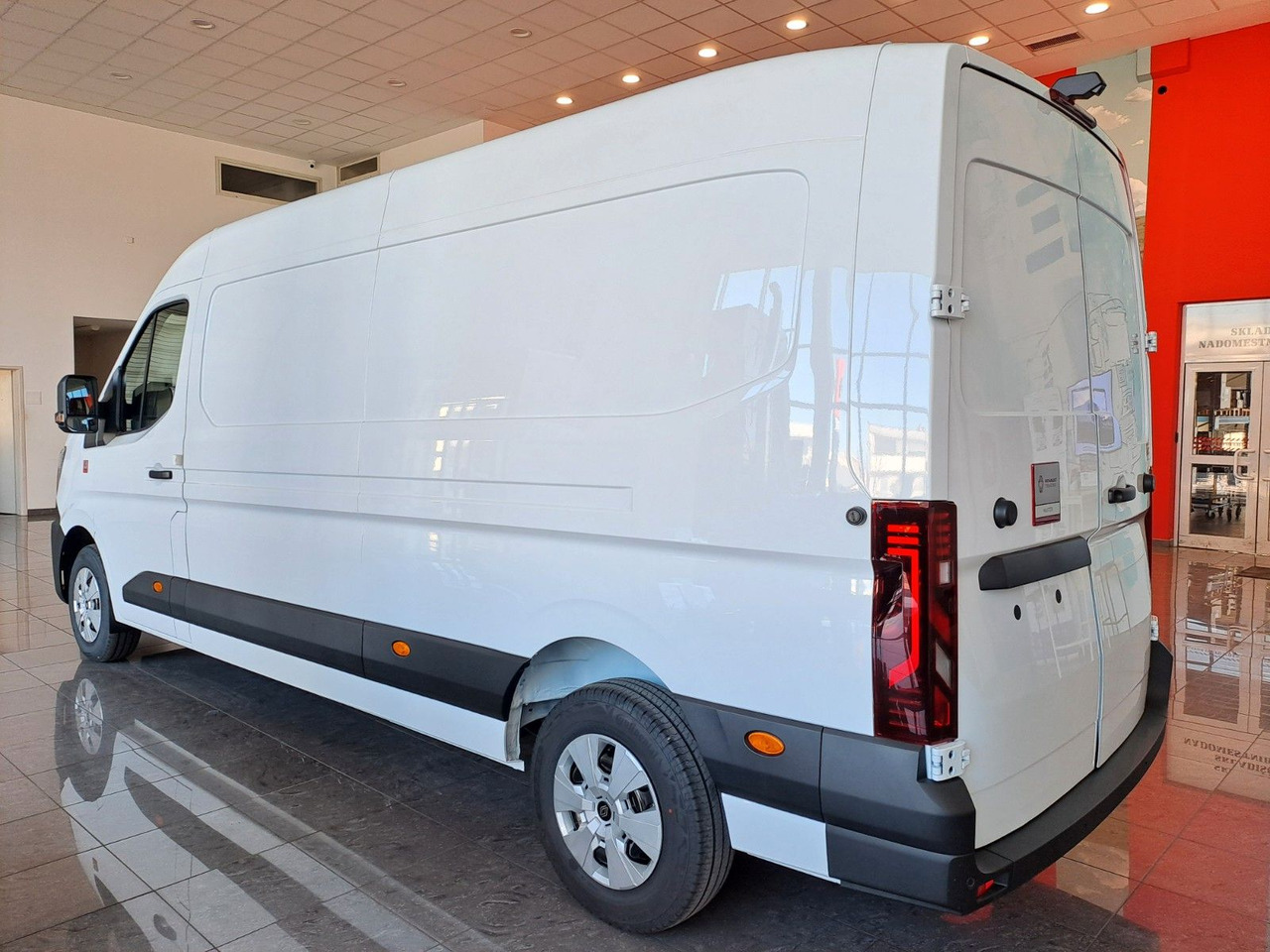 Renault Master L3H2 150 - NAV Klimaaut. Holzb. 270° - 无侧窗厢式货车:图2 Renault Master L3H2 150 - NAV Klimaaut. Holzb. 270° - 无侧窗厢式货车:图2