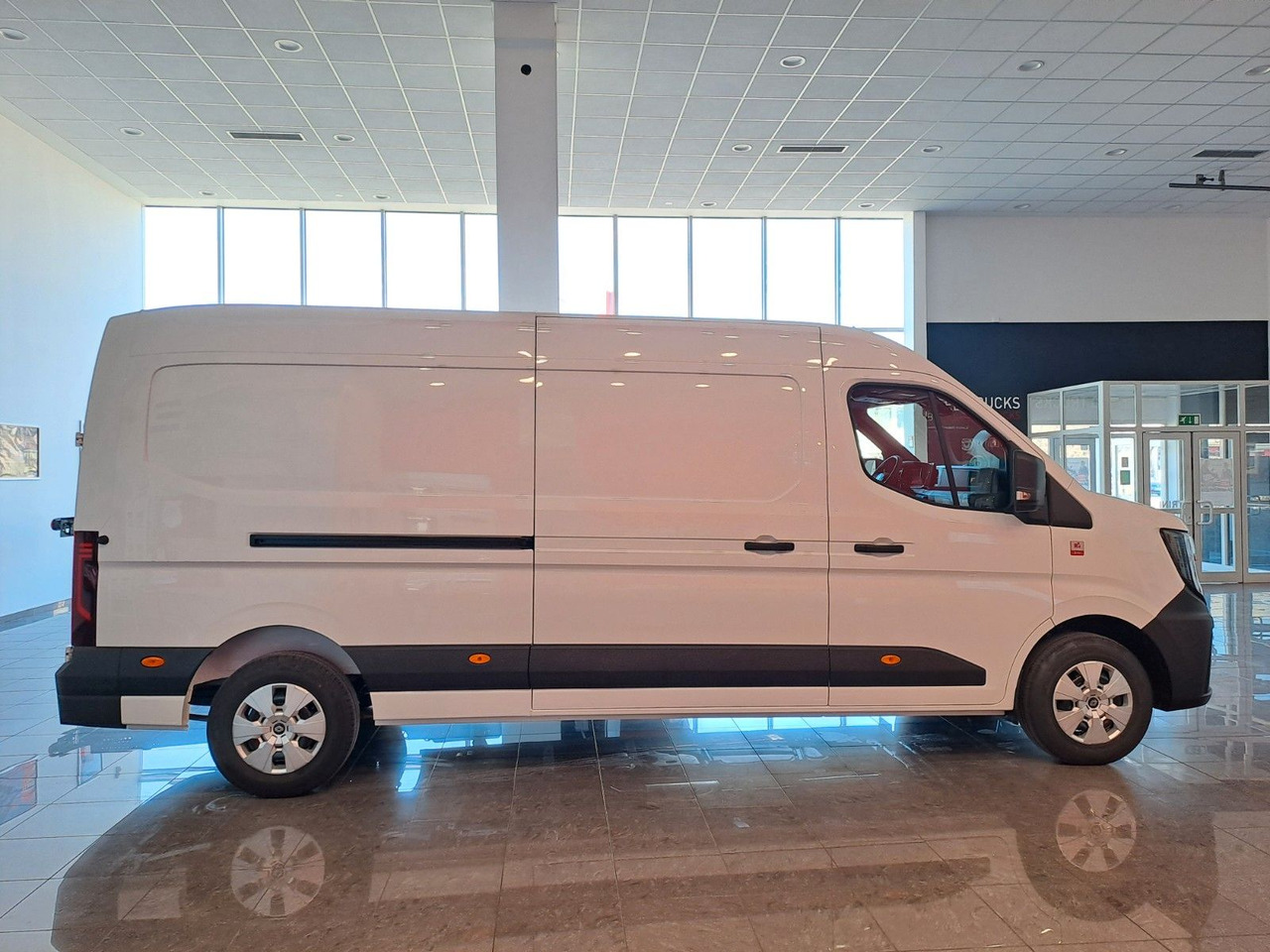 Renault Master L3H2 150 - NAV Klimaaut. Holzb. 270° - 无侧窗厢式货车:图4 Renault Master L3H2 150 - NAV Klimaaut. Holzb. 270° - 无侧窗厢式货车:图4