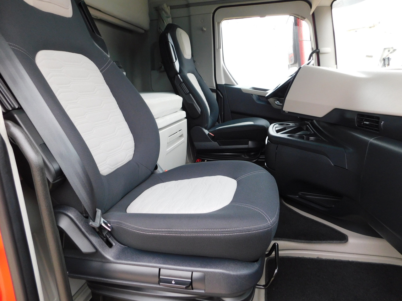 Ford F max 4x2 scab e6 12tx2620 - 牵引车:图5 Ford F max 4x2 scab e6 12tx2620 - 牵引车:图5