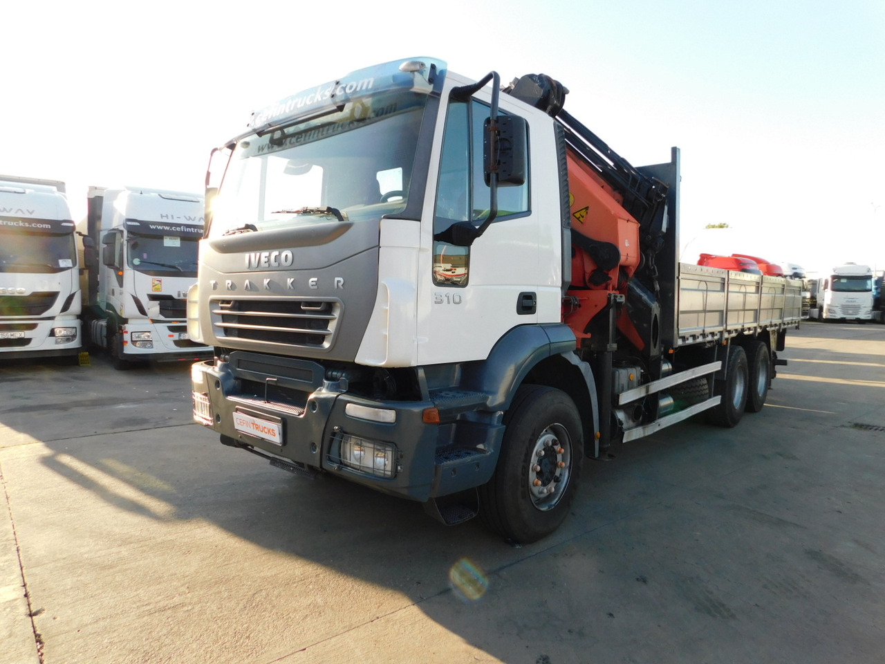 Iveco Magirus trakker - 栏板式/ 平板卡车, 起重车:图1 Iveco Magirus trakker - 栏板式/ 平板卡车, 起重车:图1