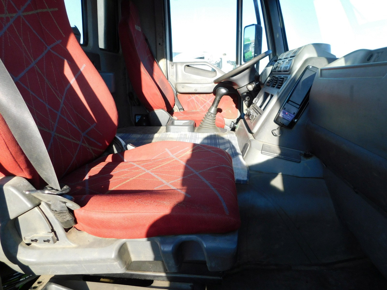 Iveco Magirus trakker - 栏板式/ 平板卡车, 起重车:图5 Iveco Magirus trakker - 栏板式/ 平板卡车, 起重车:图5