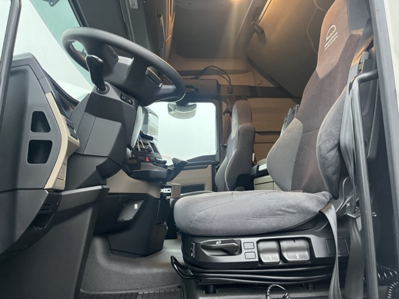 MAN TGX 18.470 4x2 BLS Euro6 Retarder Klima Luftfeder - 牵引车:图5 MAN TGX 18.470 4x2 BLS Euro6 Retarder Klima Luftfeder - 牵引车:图5