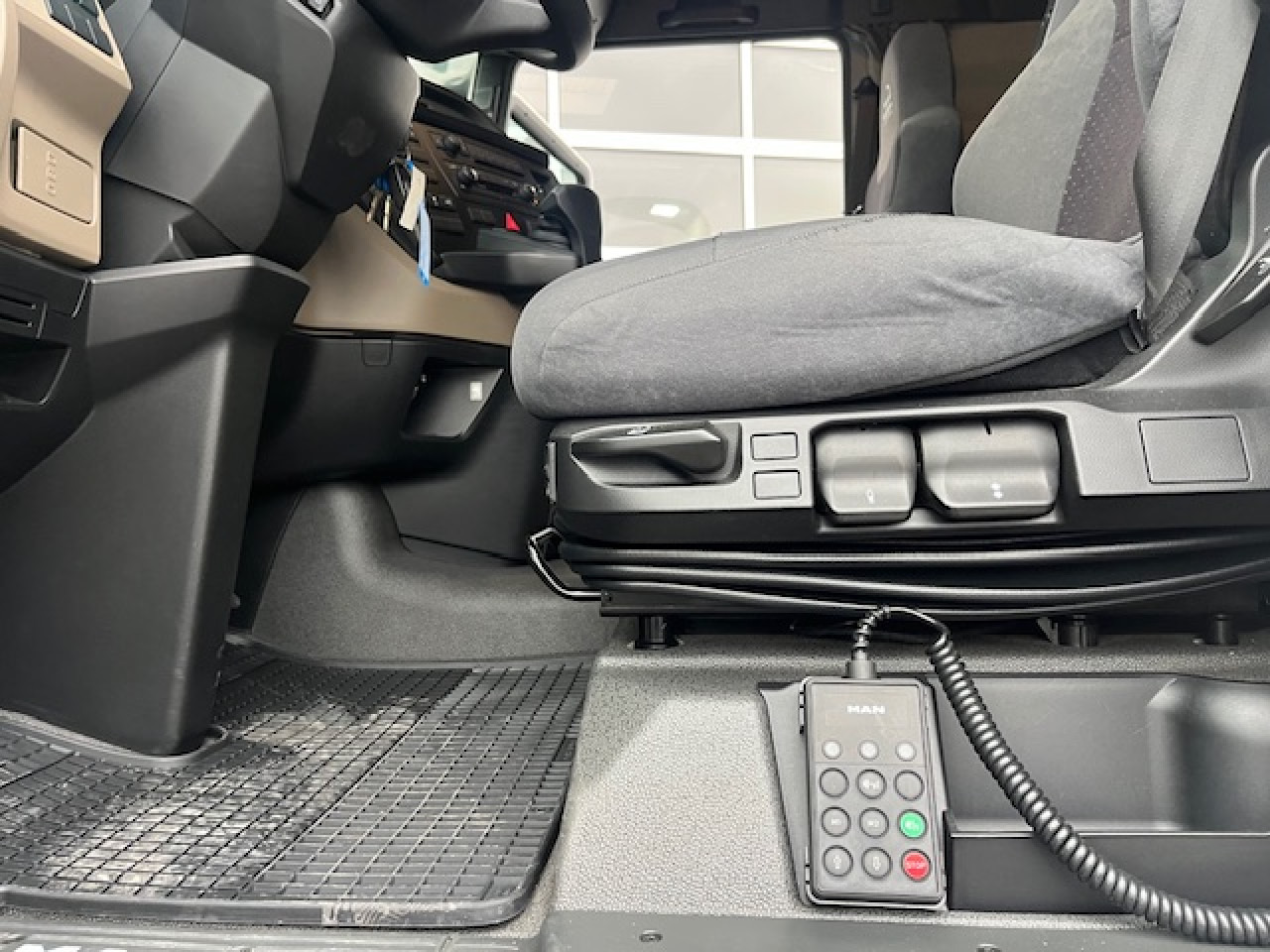 MAN TGX 18.470 4x2 BLS Euro6 Retarder Klima Luftfeder - 牵引车:图5 MAN TGX 18.470 4x2 BLS Euro6 Retarder Klima Luftfeder - 牵引车:图5