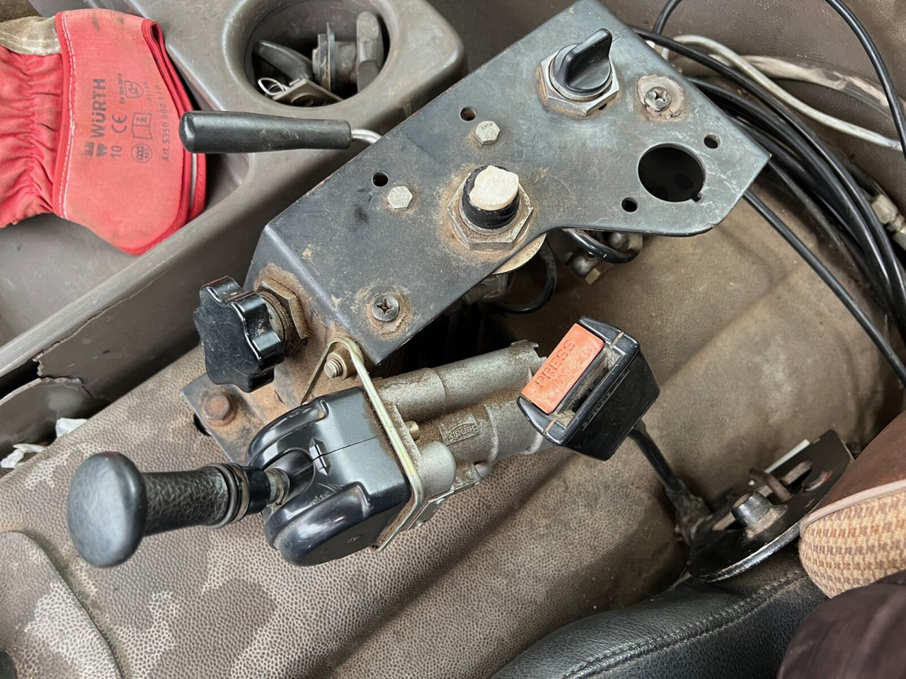 260-34 AHW 6x6 260-34 AHW 6x6, V8, Manual, Full Steel - 驾驶室底盘卡车:图4 260-34 AHW 6x6 260-34 AHW 6x6, V8, Manual, Full Steel - 驾驶室底盘卡车:图4