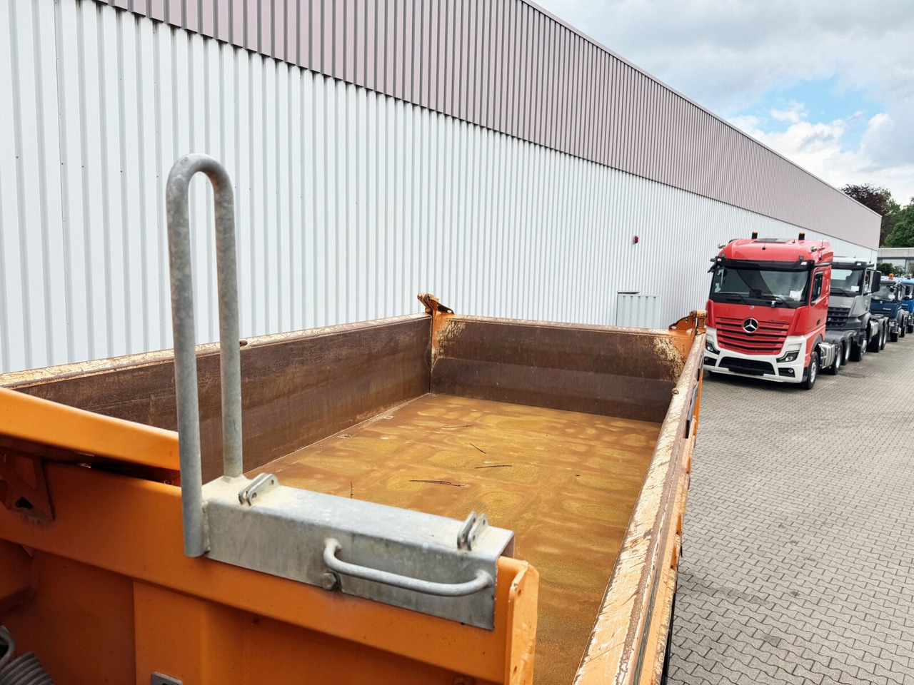 AD260T41 6x4 AD260T41 6x4, EEV - 翻斗车:图2 AD260T41 6x4 AD260T41 6x4, EEV - 翻斗车:图2