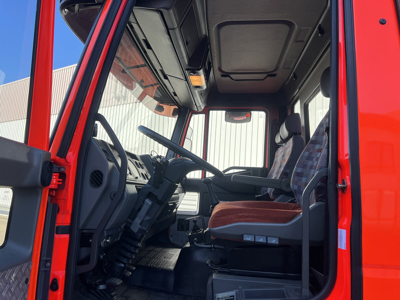 FF 95 E 18 WR 4x4 FF 95 E 18 WR 4x4, 6000l Wassertank - 罐车:图2 FF 95 E 18 WR 4x4 FF 95 E 18 WR 4x4, 6000l Wassertank - 罐车:图2