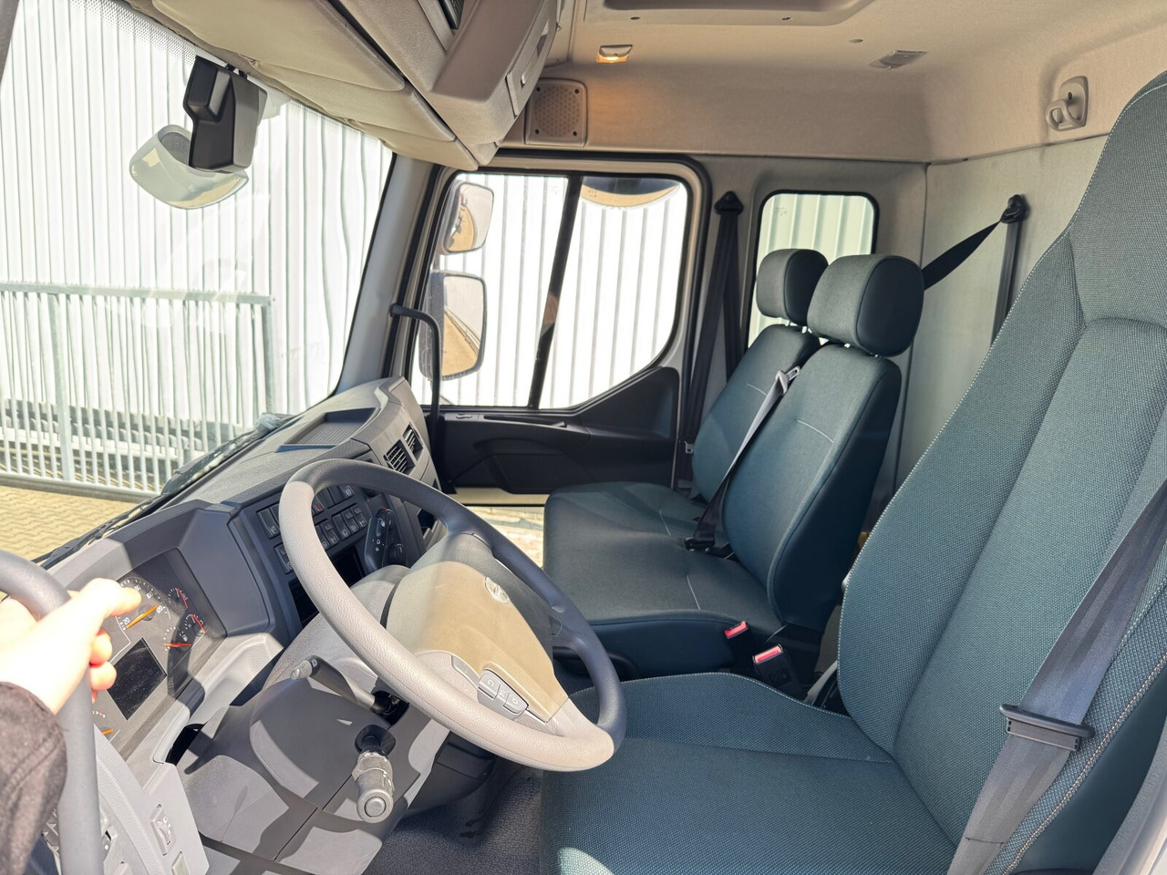 FL 280 4x4 FL 280 4x4, Nebenantrieb - 驾驶室底盘卡车:图2 FL 280 4x4 FL 280 4x4, Nebenantrieb - 驾驶室底盘卡车:图2