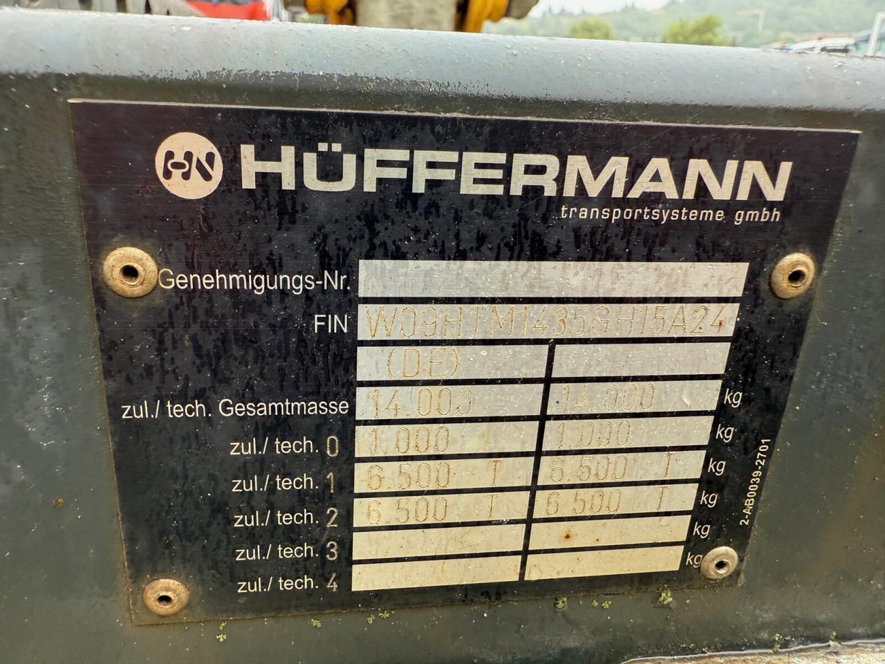 HTM 13.35 P HTM 13.35 P Absetzanhänger - 栏板式/ 平板拖车:图2 HTM 13.35 P HTM 13.35 P Absetzanhänger - 栏板式/ 平板拖车:图2