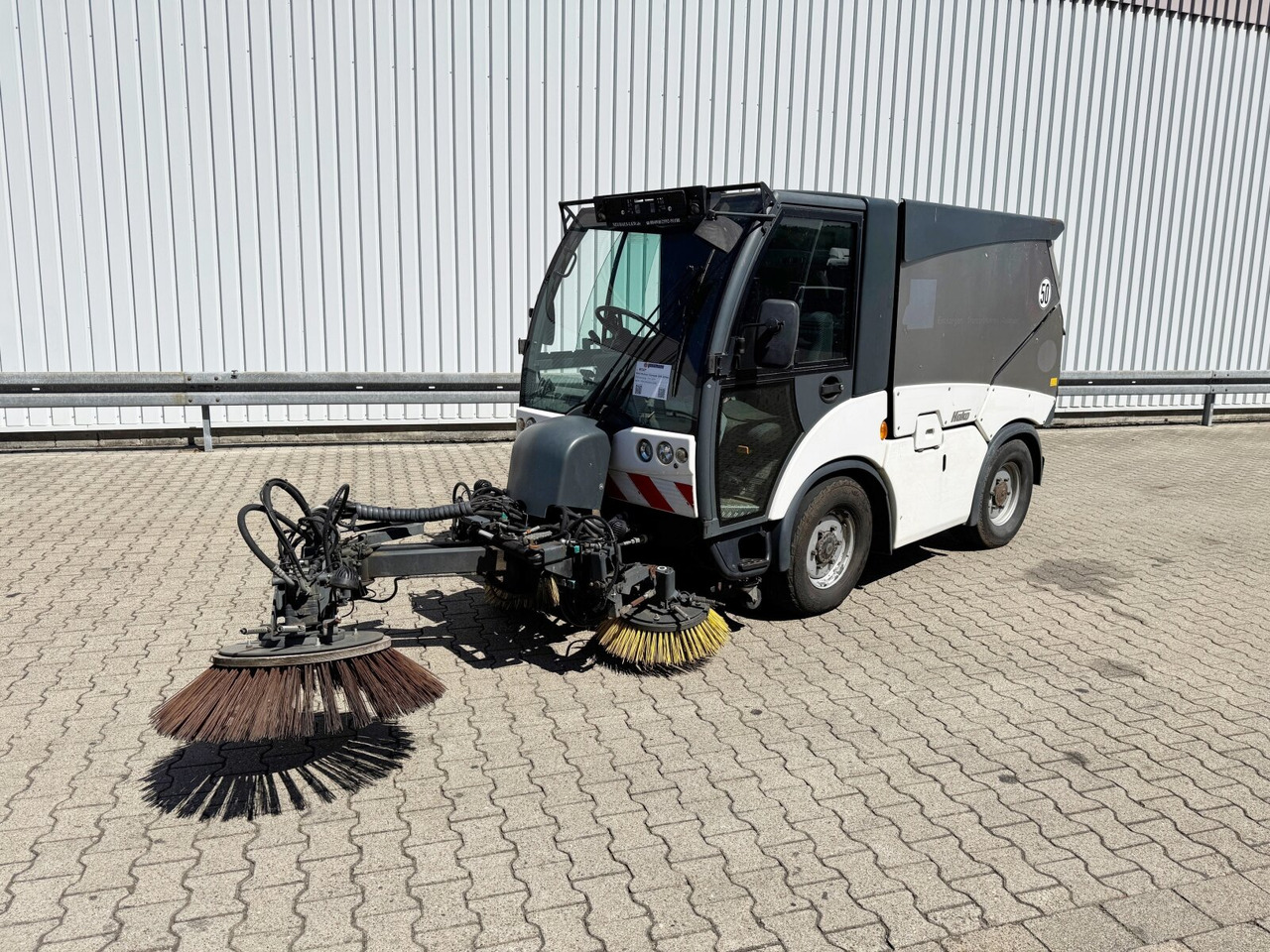 Hako Multicar Citymaster 2000 3B Kehrmaschine 4x2 Multicar Citymaster 2000 3B Kehrmaschine 4x2 - 卡车:图1 Hako Multicar Citymaster 2000 3B Kehrmaschine 4x2 Multicar Citymaster 2000 3B Kehrmaschine 4x2 - 卡车:图1