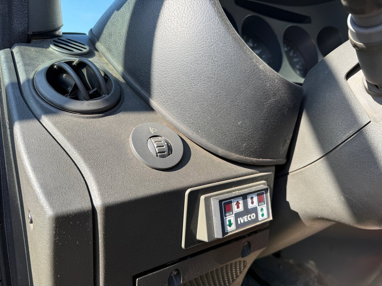 Iveco Daily 65C15D 4x2 Doka Daily 65C15D 4x2 Doka, Grüne Plakette, City-Abroller - 吊钩升降车:图5 Iveco Daily 65C15D 4x2 Doka Daily 65C15D 4x2 Doka, Grüne Plakette, City-Abroller - 吊钩升降车:图5