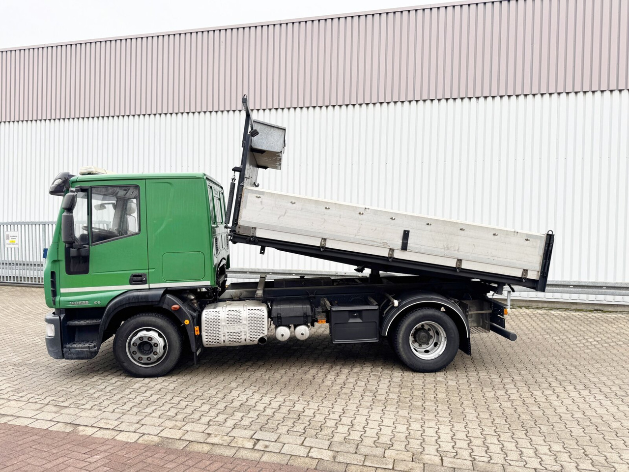 翻斗车 Iveco EuroCargo ML140E25 4x2 EuroCargo ML140E25 4x2, 2x AHK：图13