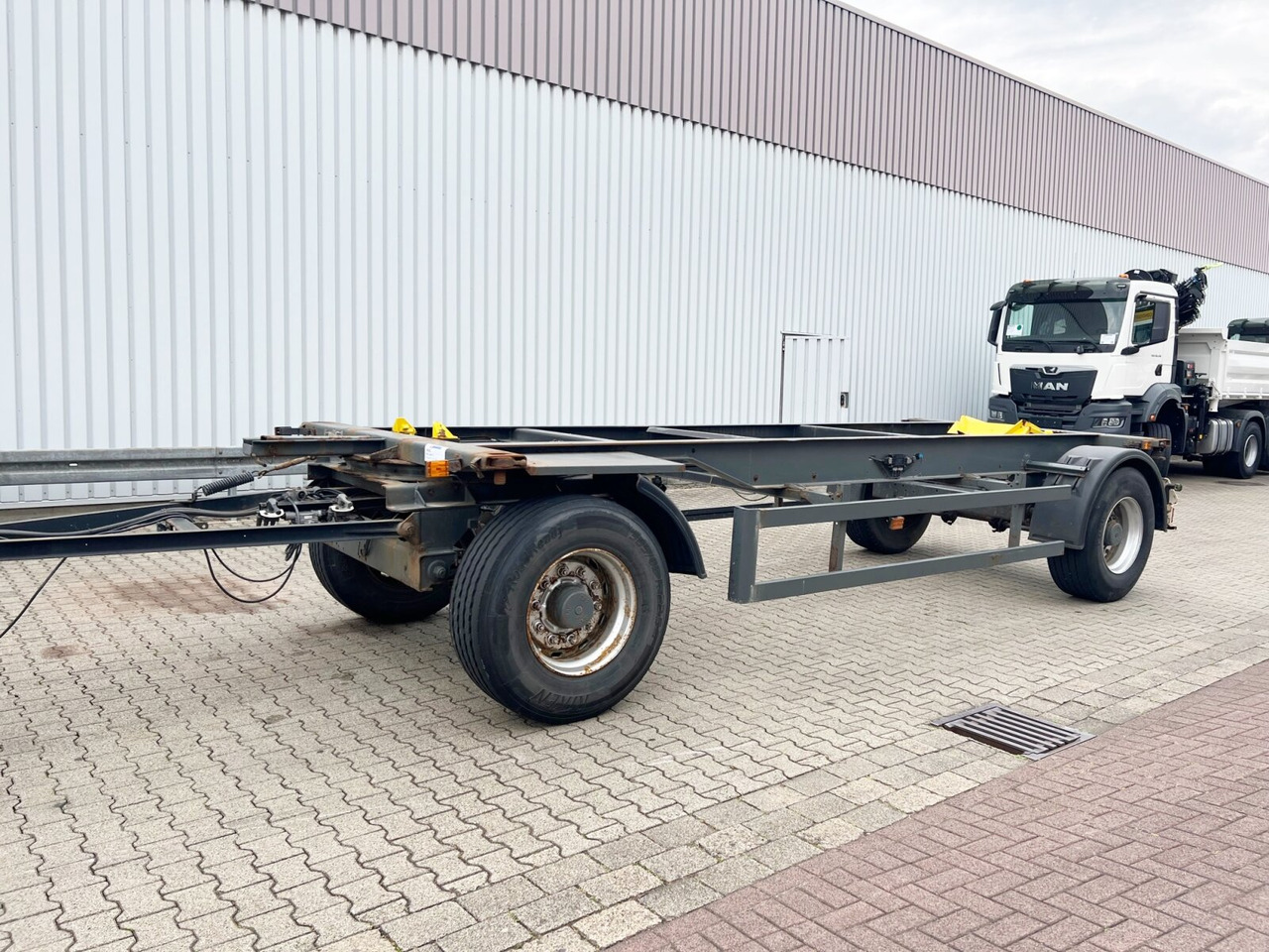 Kögel AWE 18 AWE 18, Ex-Fahrschule - 底盘拖车:图1 Kögel AWE 18 AWE 18, Ex-Fahrschule - 底盘拖车:图1