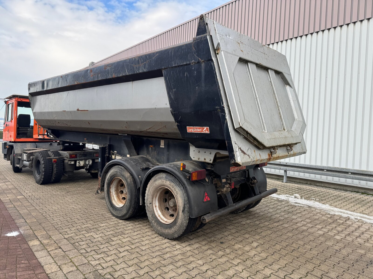 Langendorf SKA-HS 18/27 SKA-HS 18/27, Stahlmulde ca. 24m³ - 翻斗半拖车:图5 Langendorf SKA-HS 18/27 SKA-HS 18/27, Stahlmulde ca. 24m³ - 翻斗半拖车:图5